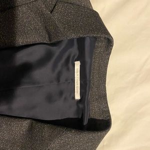 It almost new. The size of the suit is M, the trousers is 32*30